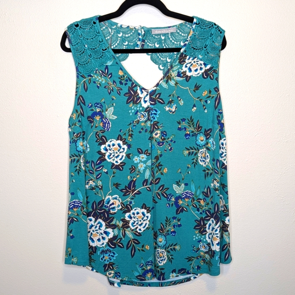 Size 1X Daniel Rainn Sleeveless Blouse Green Floral Lace Accents